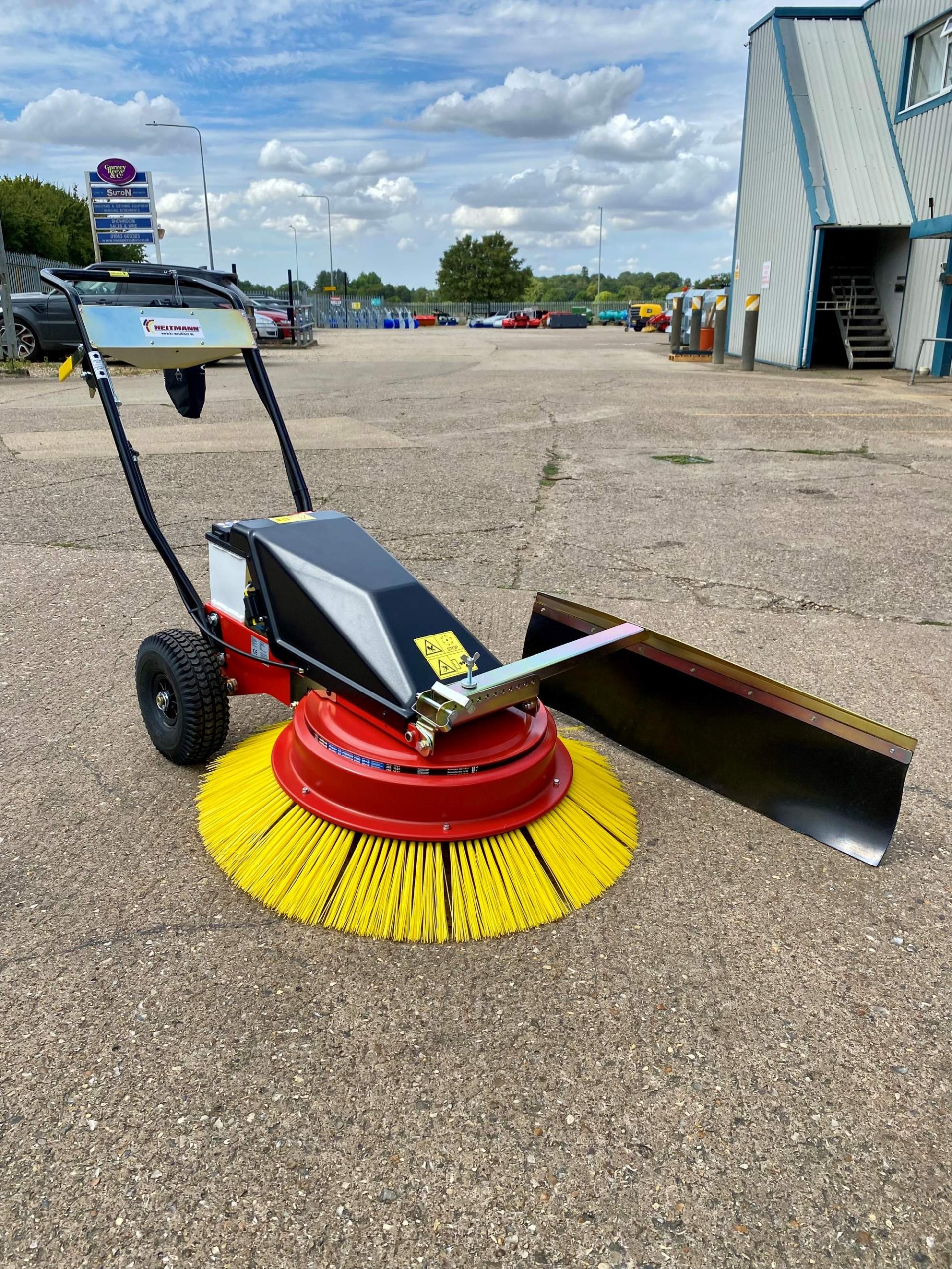 Heitmann Turbo Brush - Battery Powered, 900mm Width - Image 4