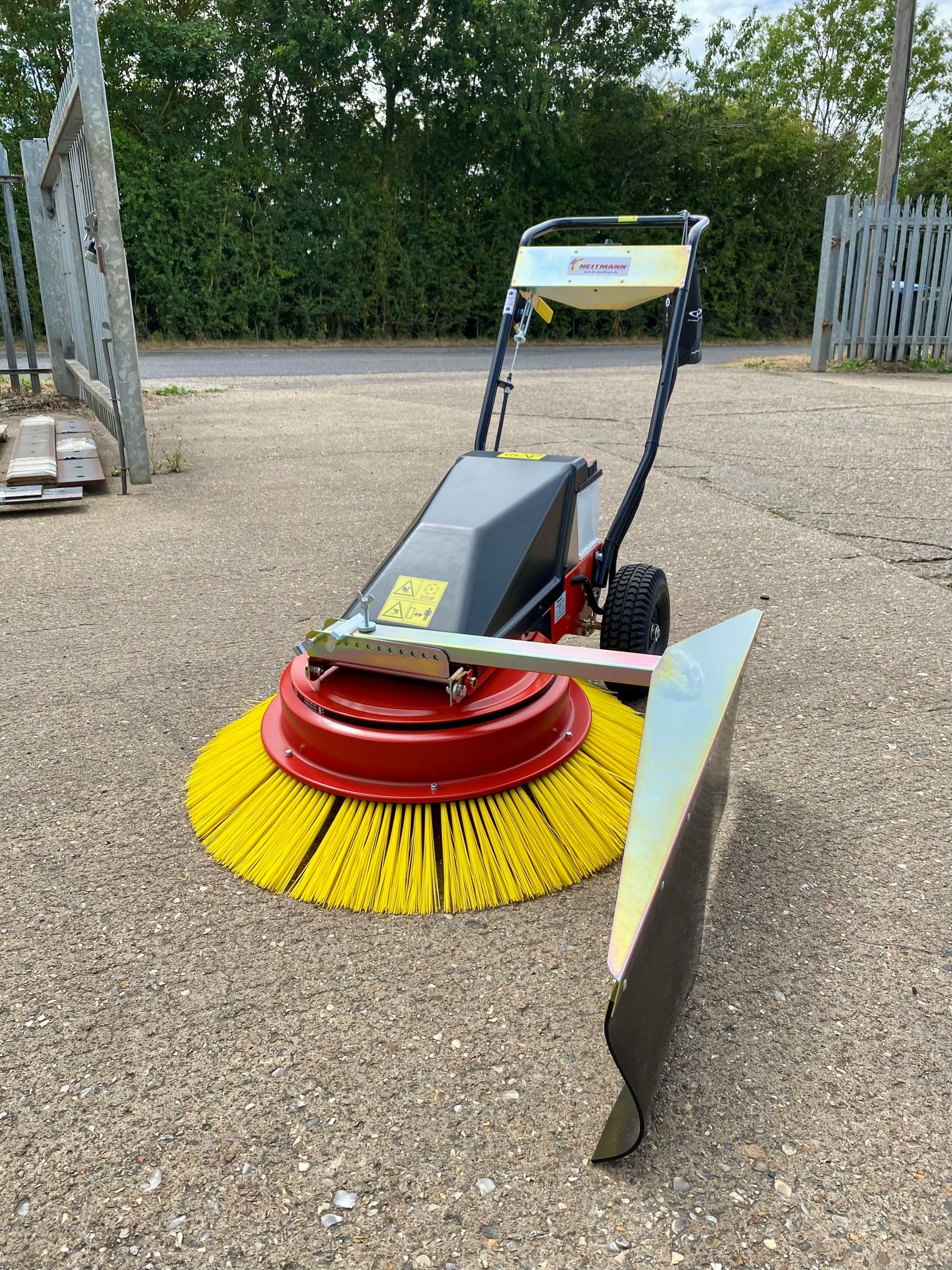 Heitmann Turbo Brush - Battery Powered, 900mm Width - Image 5
